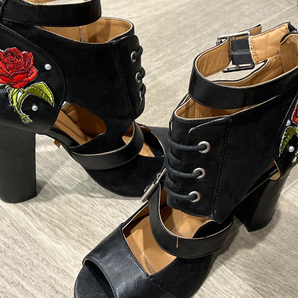 Heels - Picture 2 of 4